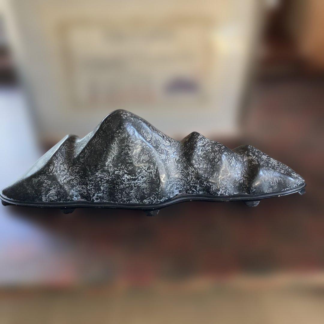 最長77センチ台座付きの水石です 鑑定書付き 素材は何か分かりません　大きいです