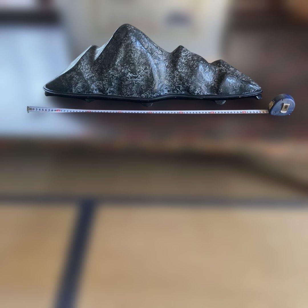 最長77センチ台座付きの水石です 鑑定書付き 素材は何か分かりません　大きいです