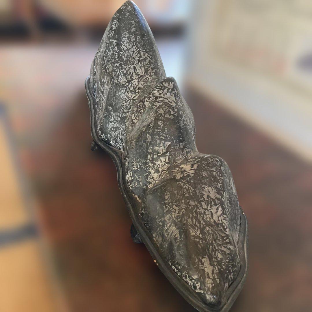 最長77センチ台座付きの水石です 鑑定書付き 素材は何か分かりません　大きいです