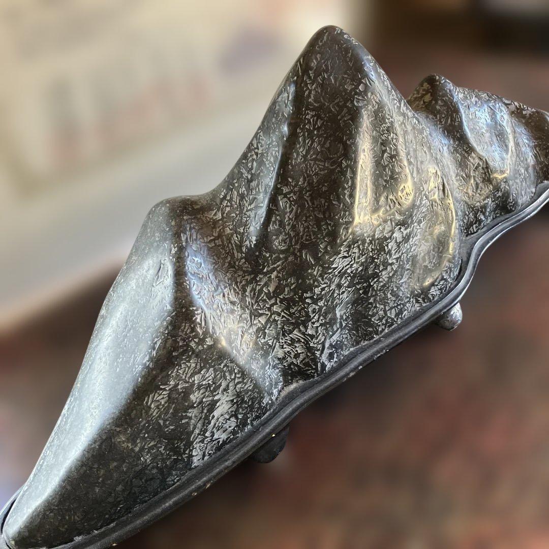 最長77センチ台座付きの水石です 鑑定書付き 素材は何か分かりません　大きいです