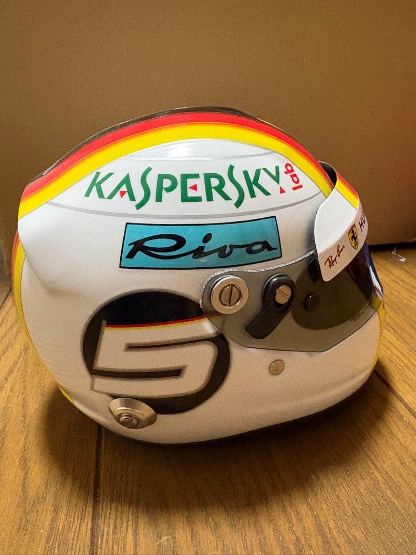 S.ベッテル　フェラーリ　1/2スケールヘルメット