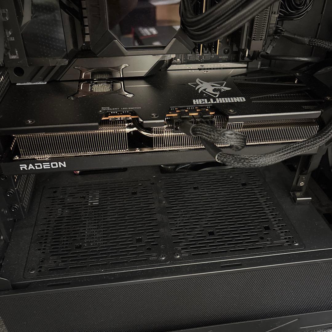 グラフィックボード・グラボ・ビデオカード PowerColor Hellhound Radeon RX 9070 XT