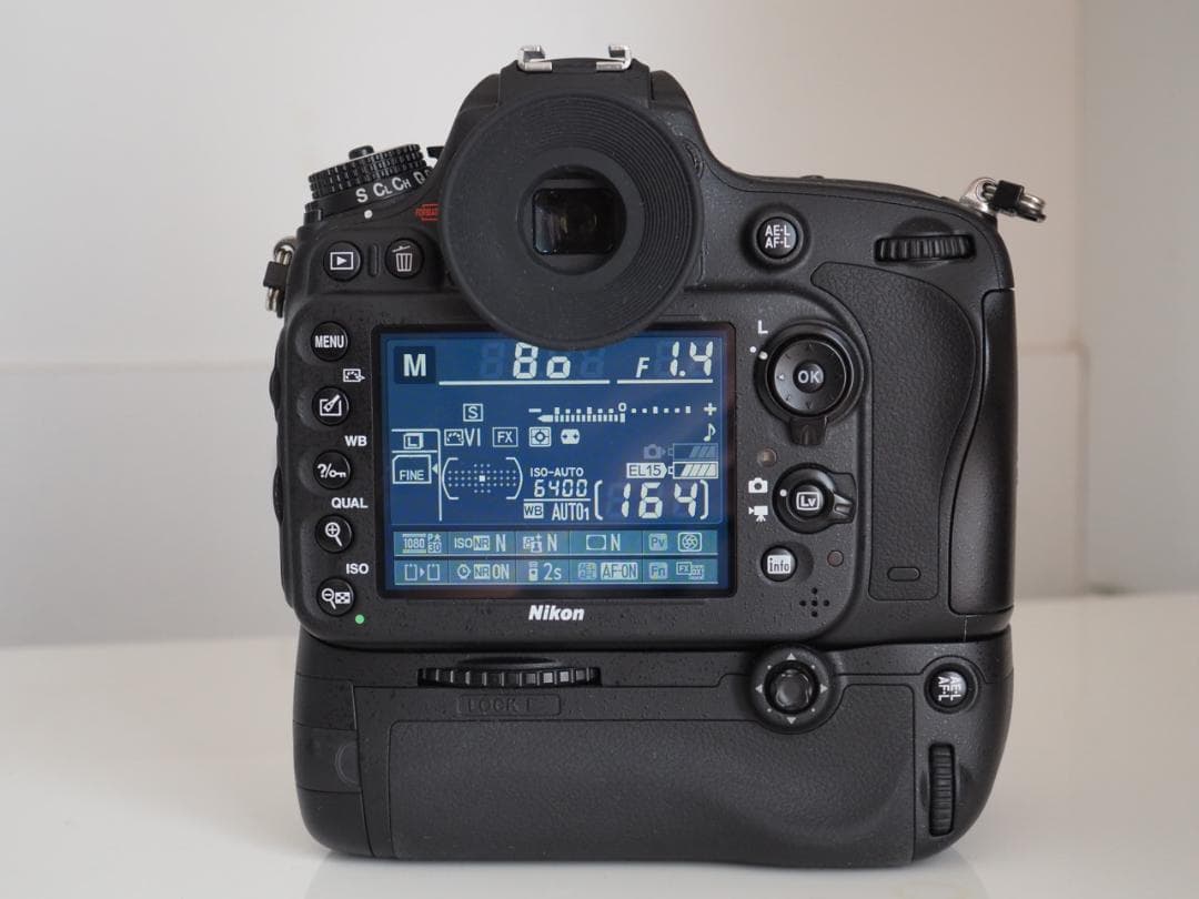 NIKON D610　バッテリーパック MB-D14　ショット数15000未満