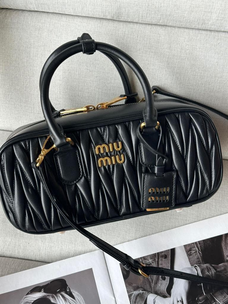 MiuMiu プラックギャザー入りデザインハンドバッグ取り外し可能ストラップ付き