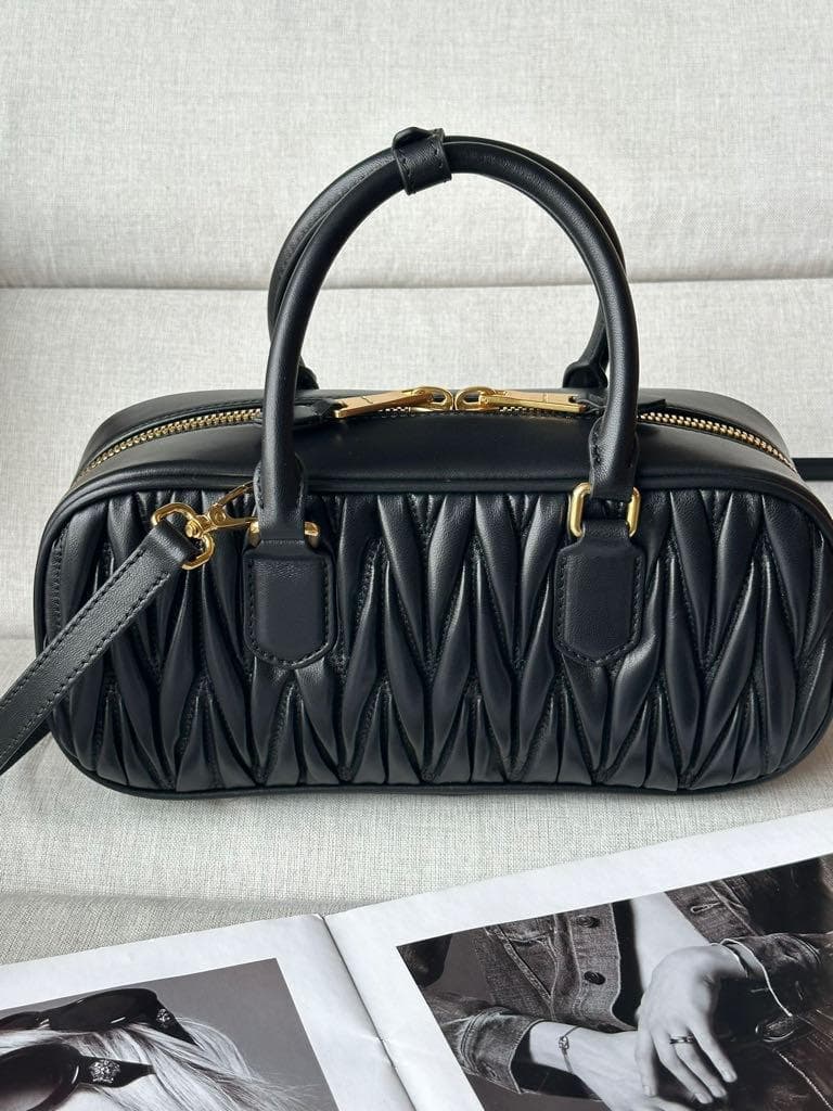 MiuMiu プラックギャザー入りデザインハンドバッグ取り外し可能ストラップ付き