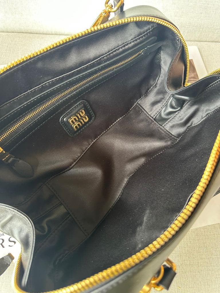 MiuMiu プラックギャザー入りデザインハンドバッグ取り外し可能ストラップ付き