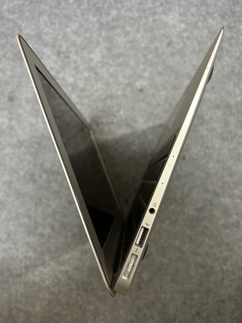MacBook Air Early 2014 Corei5 4Gb 11インチ