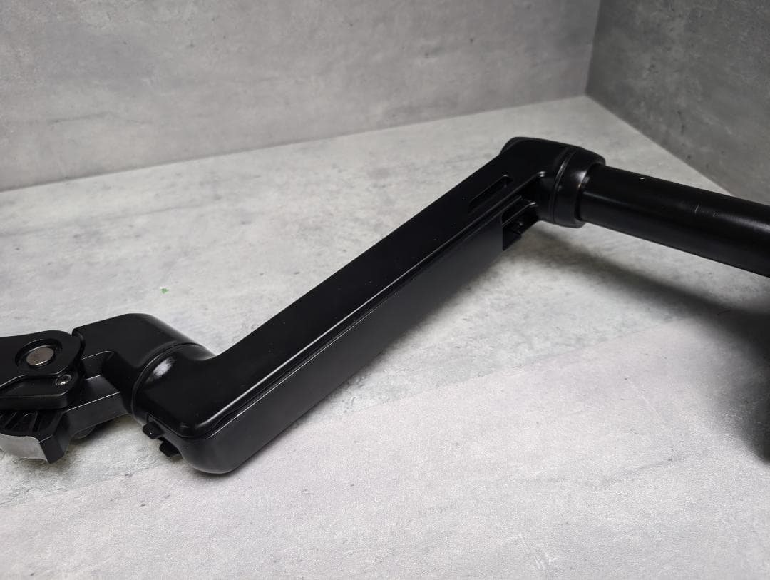 Amazonベーシック モニターアーム エルゴトロン／32インチ 11.3kg迄