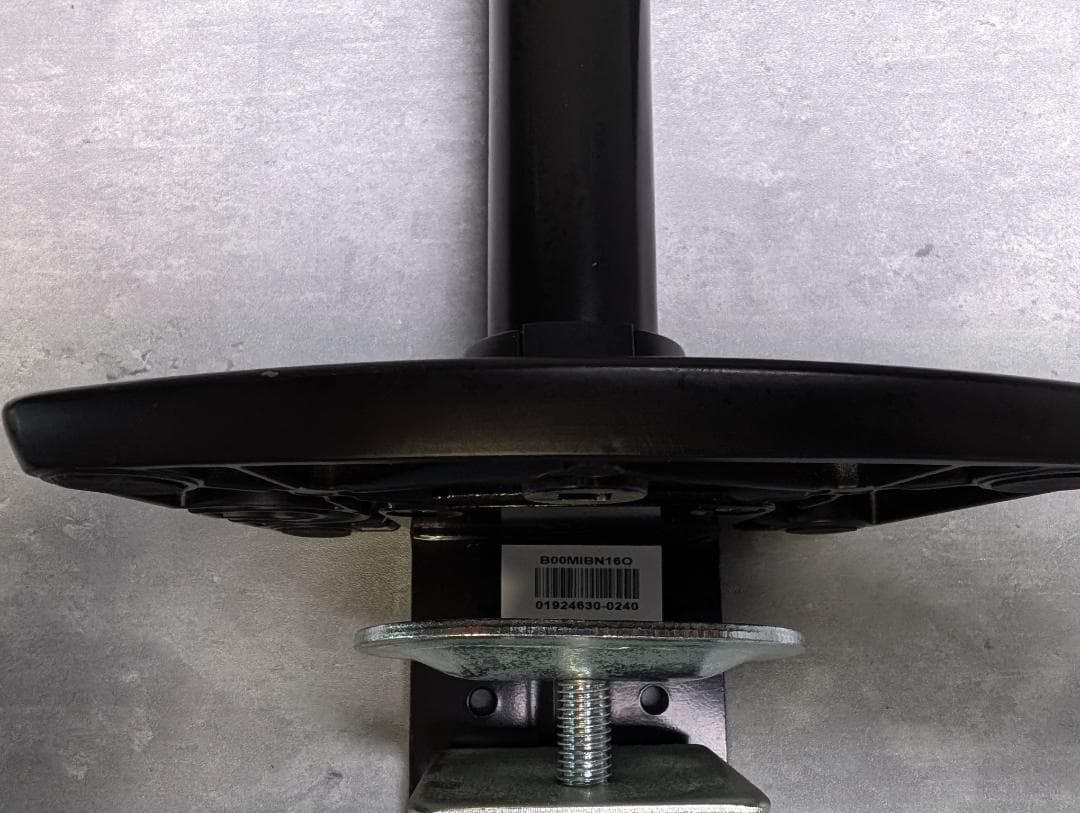 Amazonベーシック モニターアーム エルゴトロン／32インチ 11.3kg迄