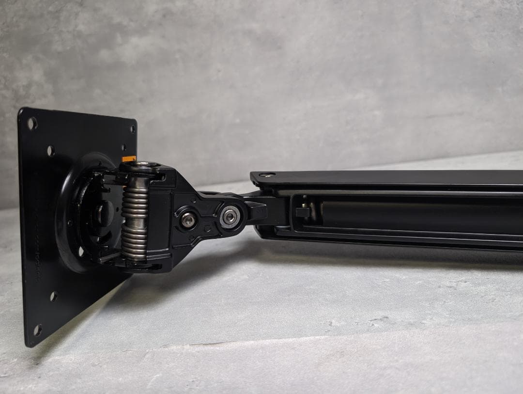 Amazonベーシック モニターアーム エルゴトロン／32インチ 11.3kg迄