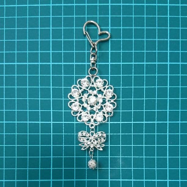 ハート＆リボンのキラキラキーホルダー♡