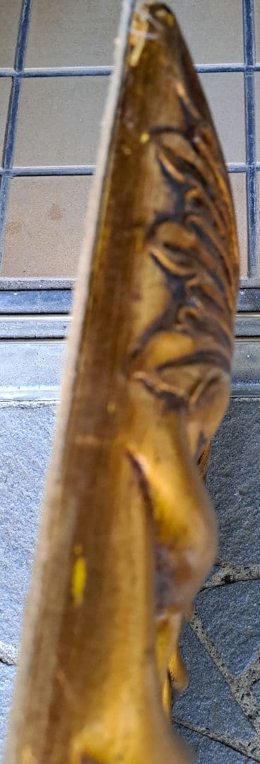 装飾的な金色フレームの全身鏡