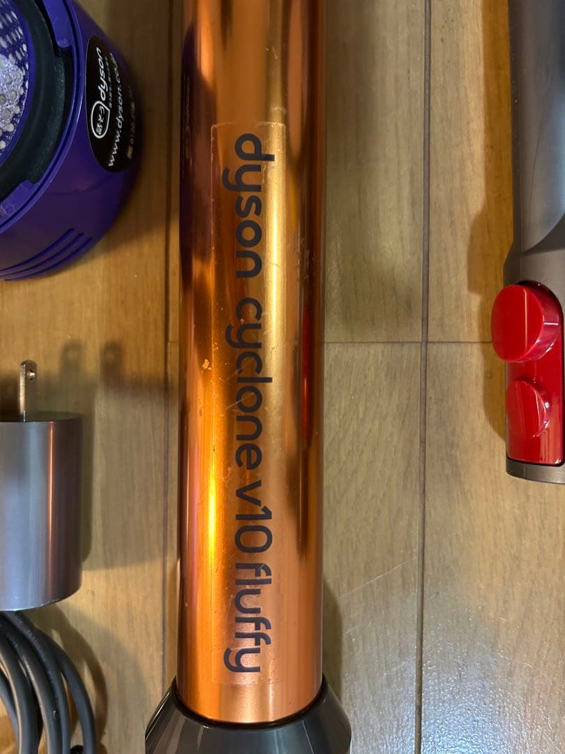 Dyson cyclone v10fluffyスティッククリーナー ジャンク品