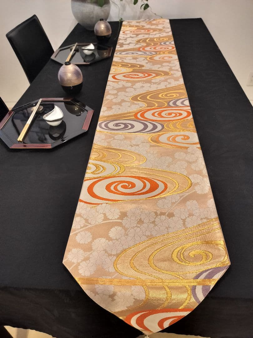 A136★高級‼️豪華刺繍‼️袋帯正絹テーブルランナータッセル付き２ｍ