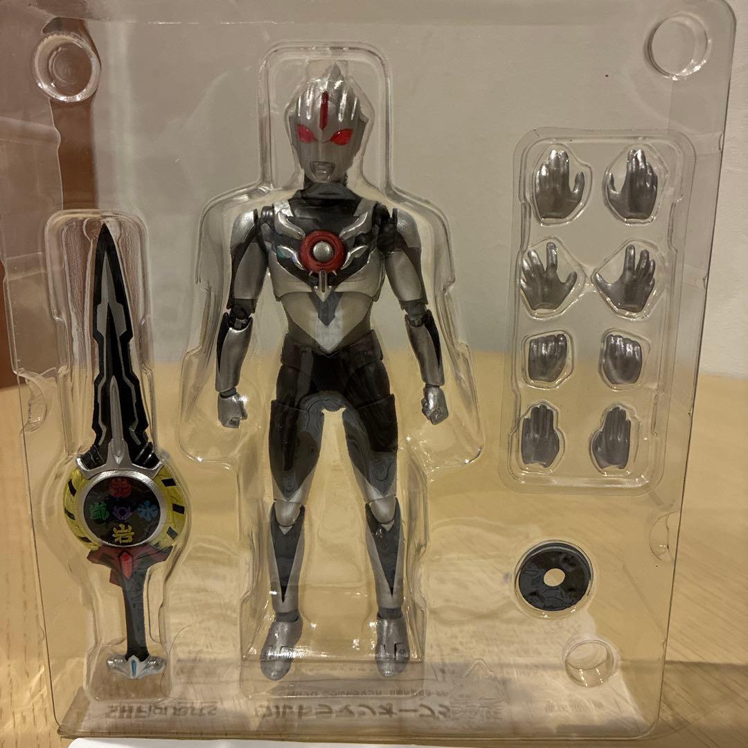 ウルトラマンオーブダーク　フィギュアーツ