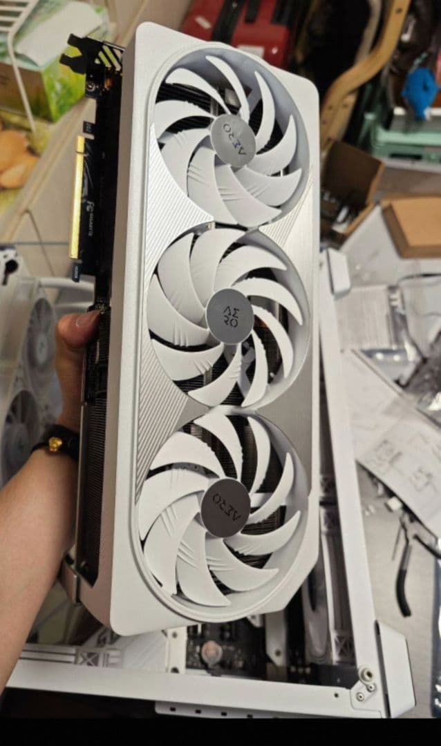 GIGABYTE AERO OC 4090 グラフィックボード