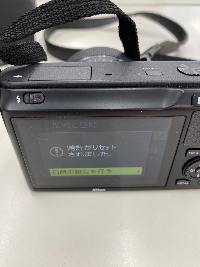 Nicon 1 J1 ・ミラーレス一眼カメラ　J1 MODEL