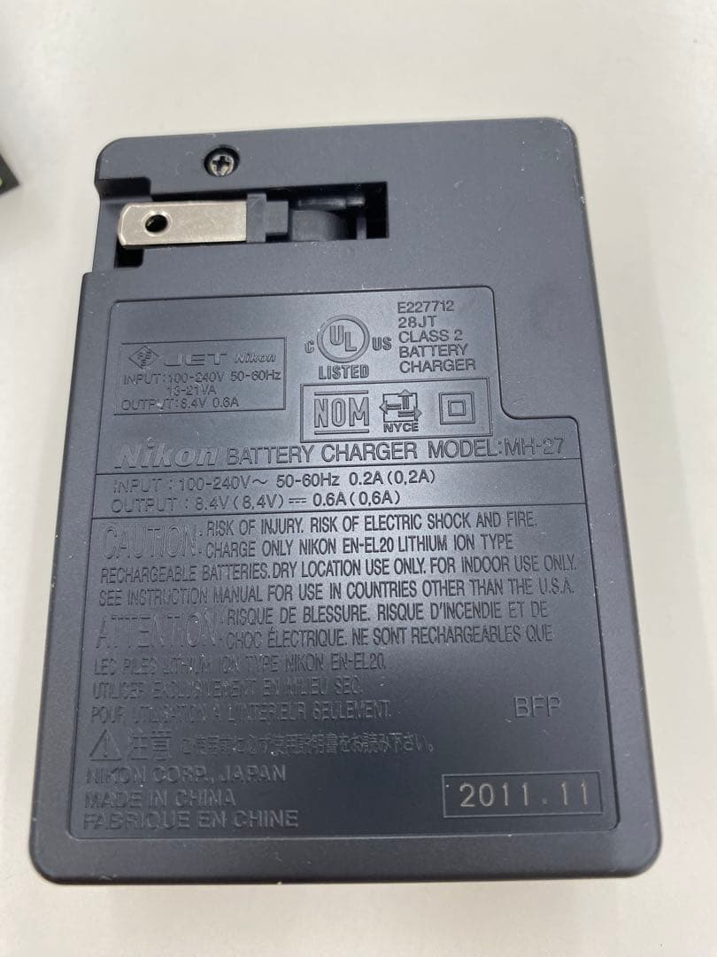 Nicon 1 J1 ・ミラーレス一眼カメラ　J1 MODEL