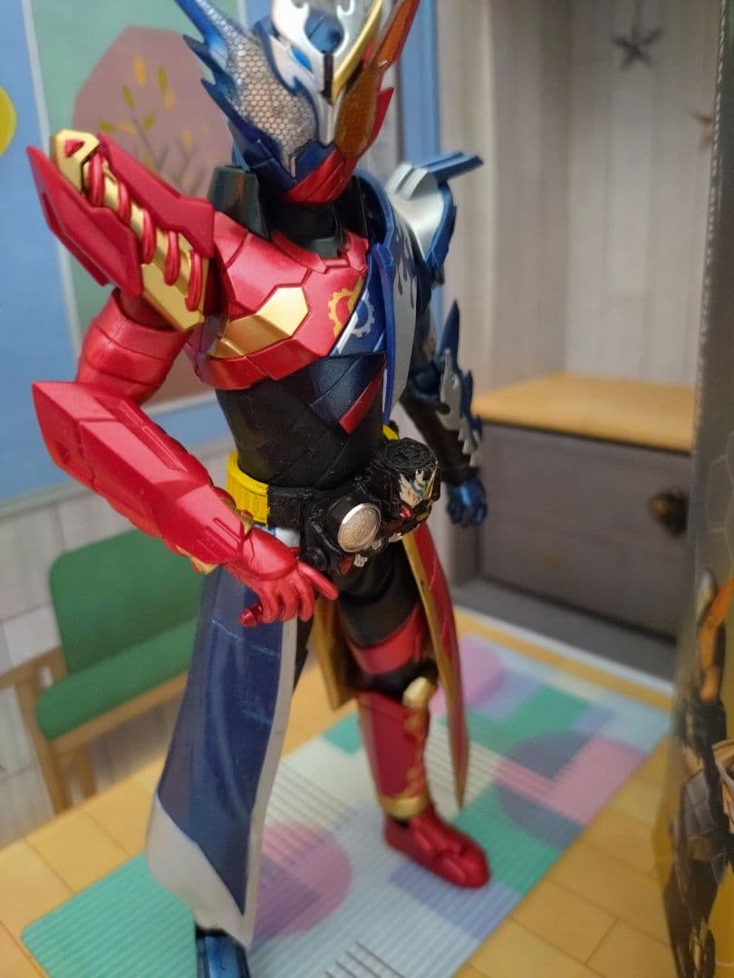 仮面ライダービルド トライアルフォーム クローズビルドフォーム　フィギュアーツ