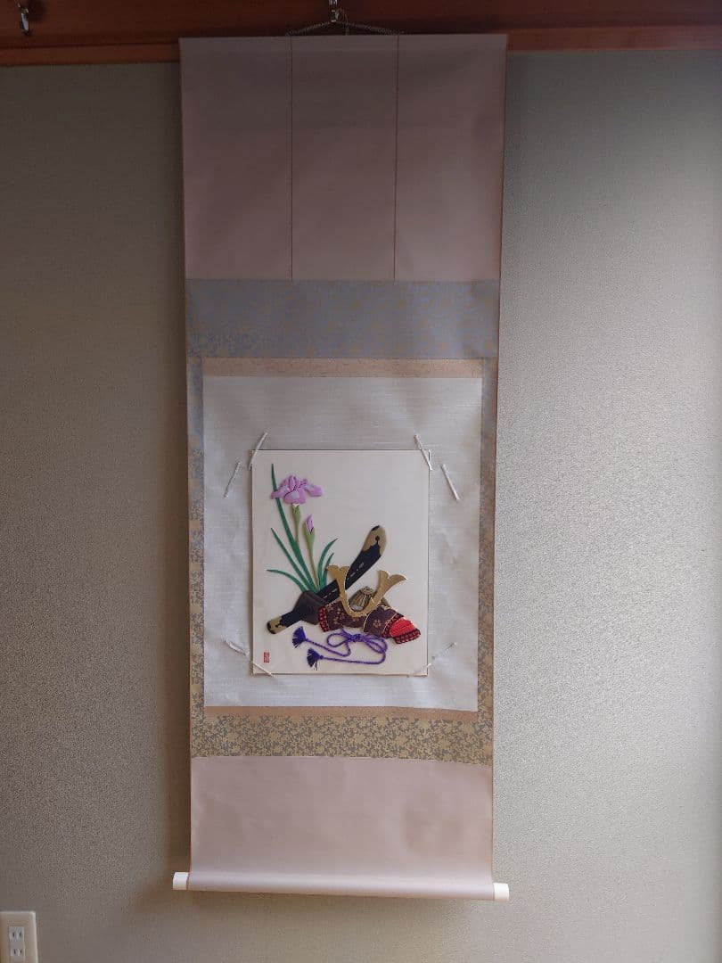 雛人形と兜の押絵色紙が付いた掛軸