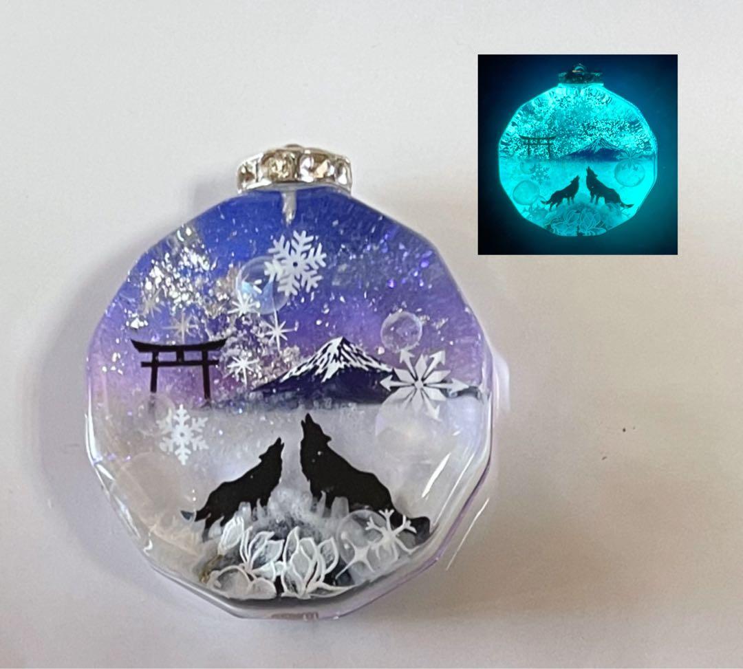 すず☆らん/お城と湖畔の鶴と子猫達　雪　蓄光　オルゴナイトキーホルダー