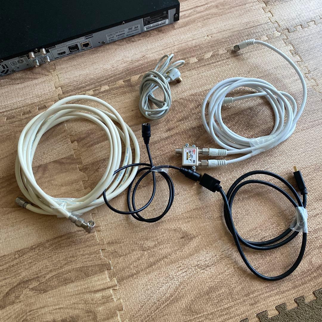 TOSHIBA REGZA ブルーレイレコーダー　ケーブル付き