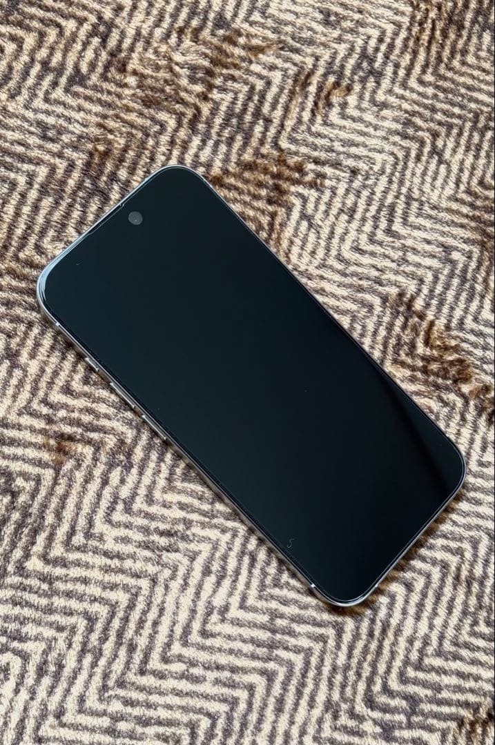 iphone15 pro 本体のみ1TB 美品 保護フィルム