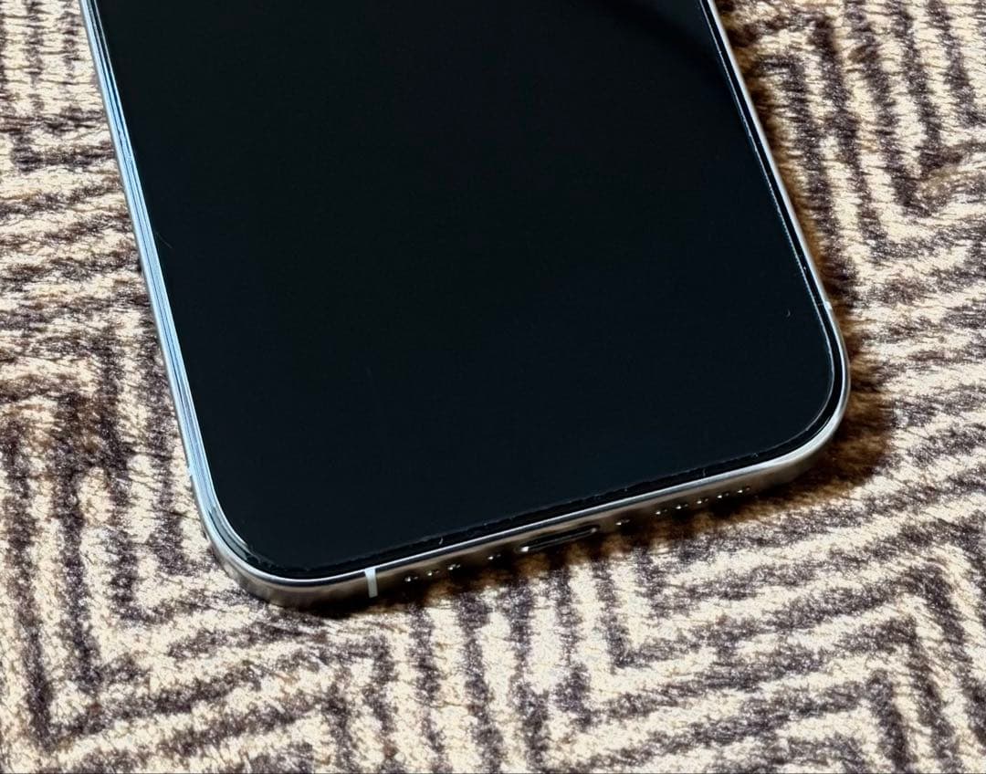 iphone15 pro 本体のみ1TB 美品 保護フィルム