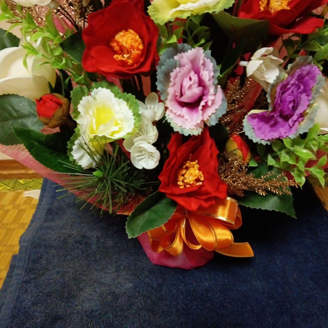 お正月飾り　赤い椿　葉牡丹　アレンジメント