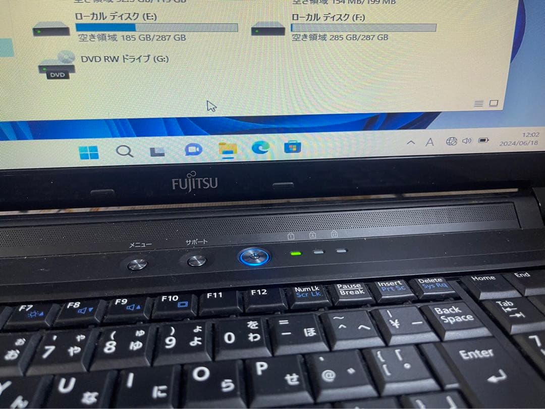すぐ使える初心者向ノートパソコン　ネットも事務も　カメラ付き