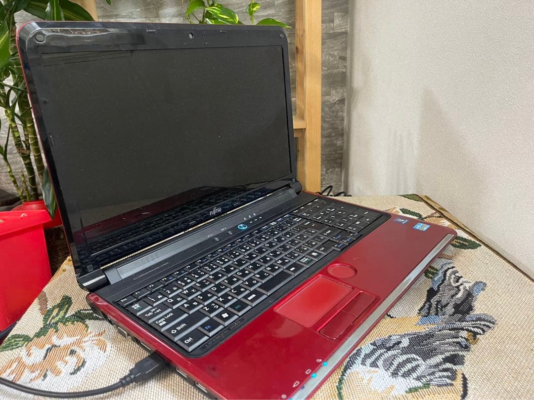 すぐ使える初心者向ノートパソコン　ネットも事務も　カメラ付き