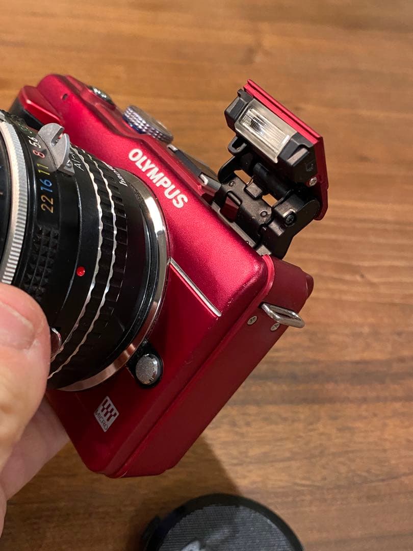 OLYMPUS e-pl1s 赤 ニコンNIKKOR 28㍉1:3.5 レンズ付