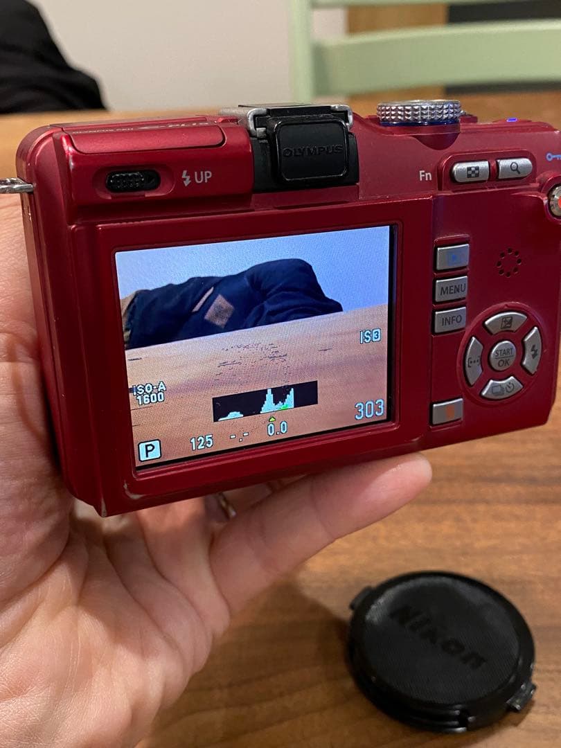 OLYMPUS e-pl1s 赤 ニコンNIKKOR 28㍉1:3.5 レンズ付