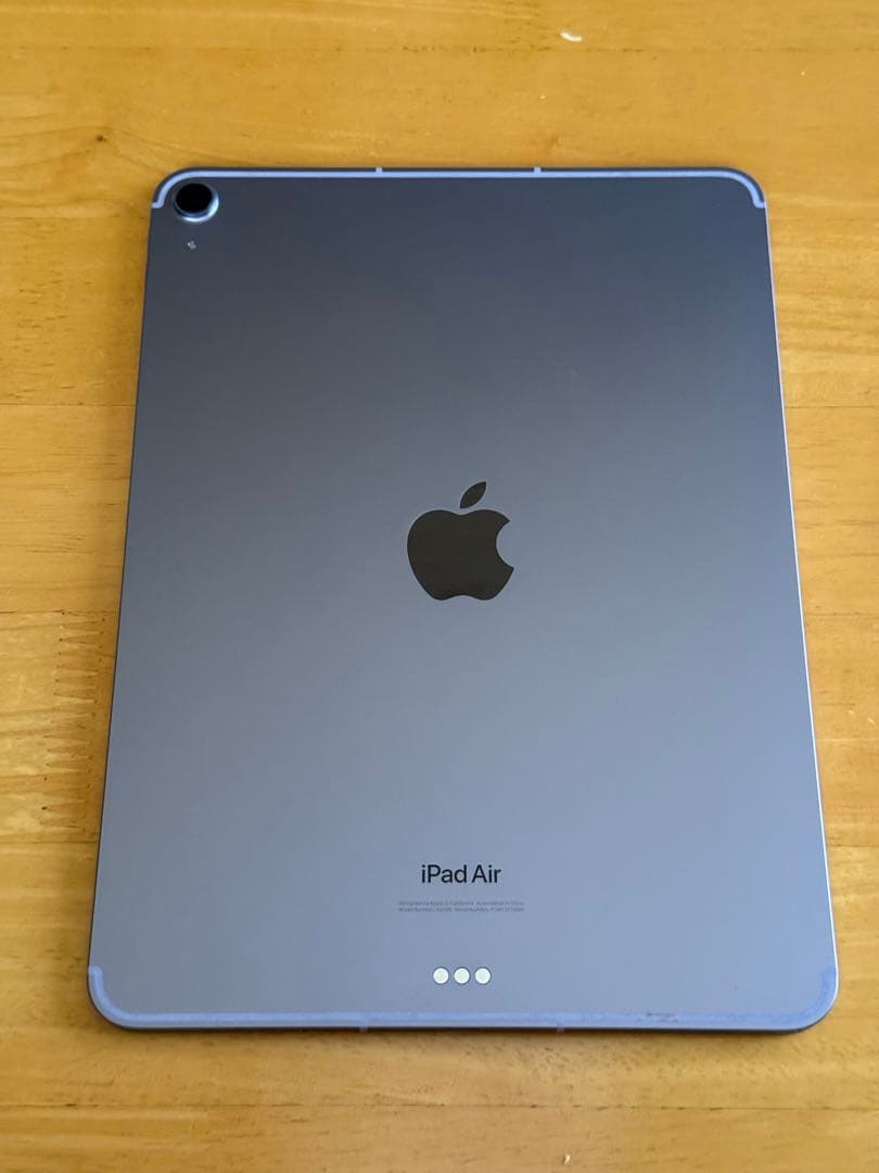 iPad Air 第5世代（M1） セルラーモデル パープル 赤いカバー付き