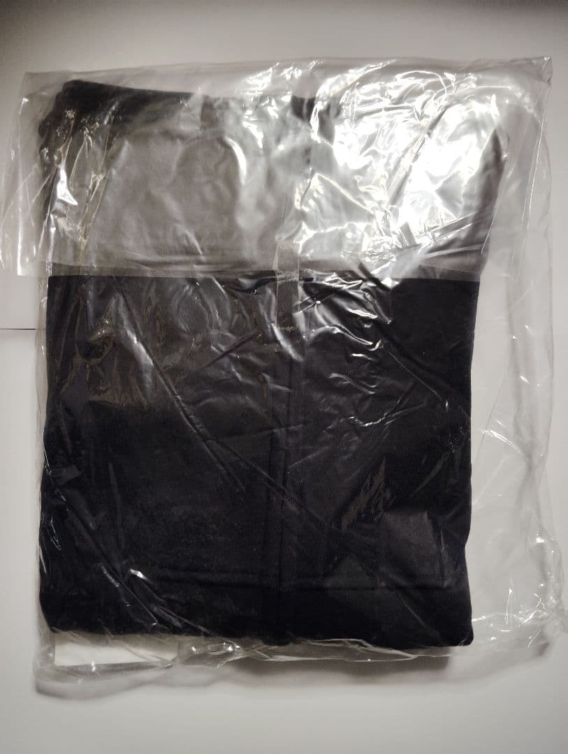 アルマビアンカ AMNIBUS 進撃の巨人 ラインアートジップパーカー