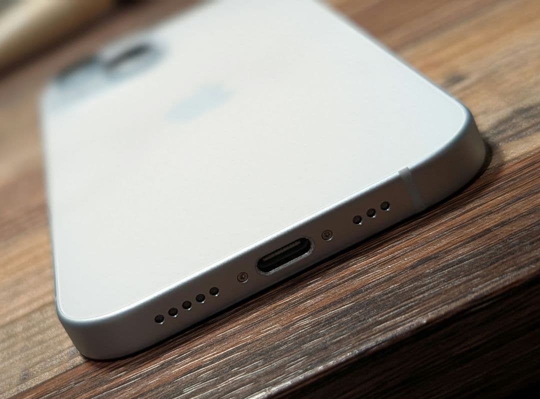 tam　Apple iPhone 15 本体 水色　ブルー