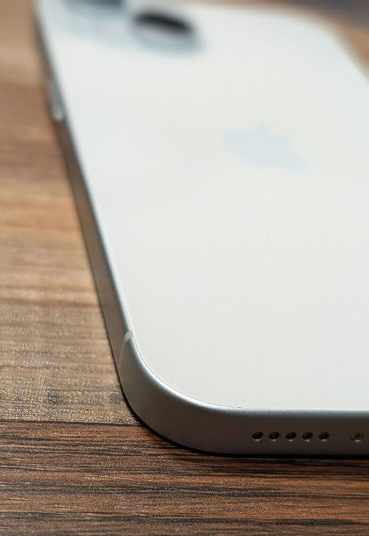 tam　Apple iPhone 15 本体 水色　ブルー