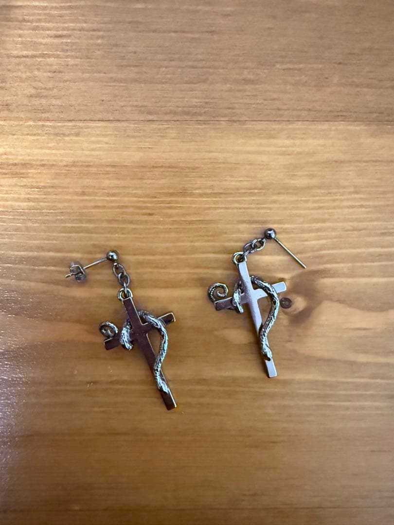 hyde ライブ　ピアス