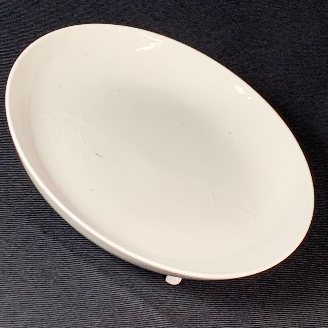 K633☆古伊万里名品 柿右衛門 白磁 陽刻鹿文 三つ足 4.5㎜ 中皿 前期