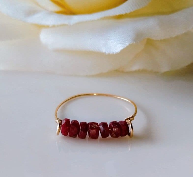 Kgf14 希少石 天然石 ロンギド産 ルビー ハーフエタニティ リング