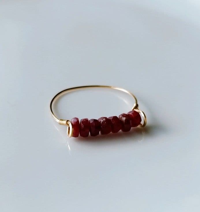 Kgf14 希少石 天然石 ロンギド産 ルビー ハーフエタニティ リング