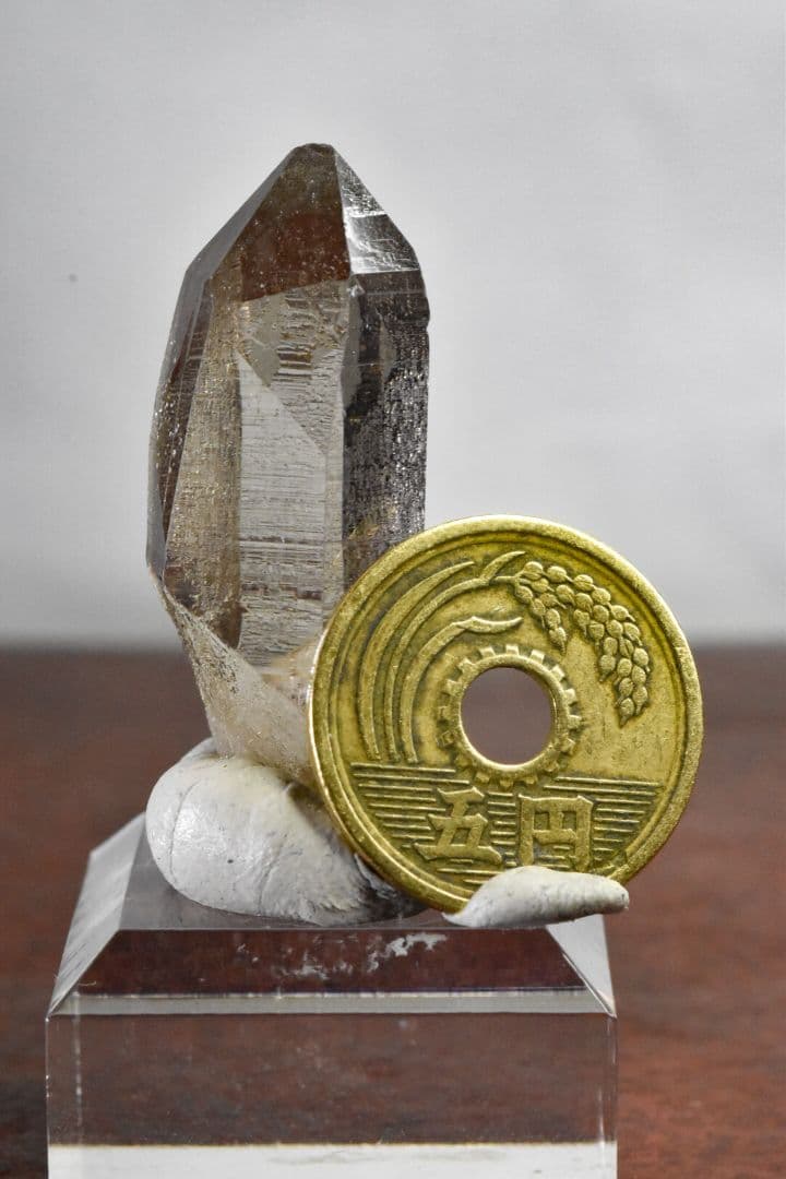 ガウリシャンカール産 ドフィーネ式双晶 ミニポイント