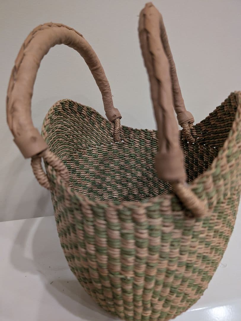 かごバッグ　革　円筒形