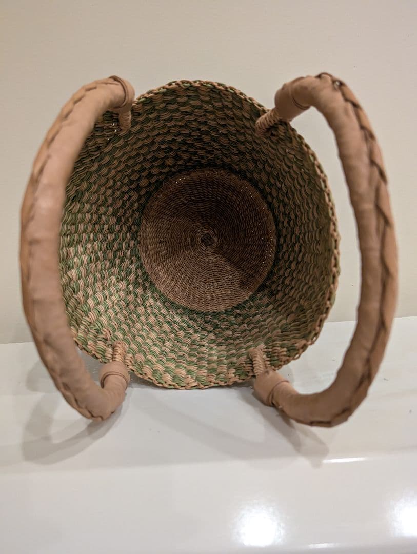 かごバッグ　革　円筒形