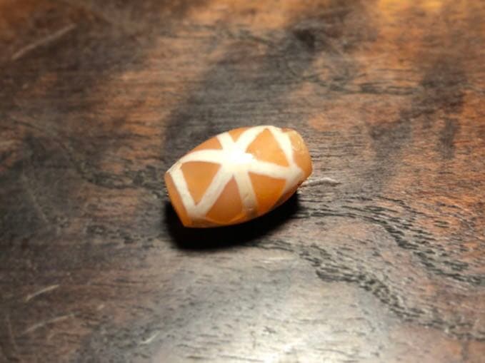 ①Dzi チョンジー　特殊紋様　古代天珠　チョンジー