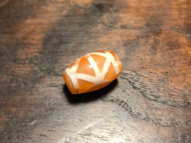①Dzi チョンジー　特殊紋様　古代天珠　チョンジー
