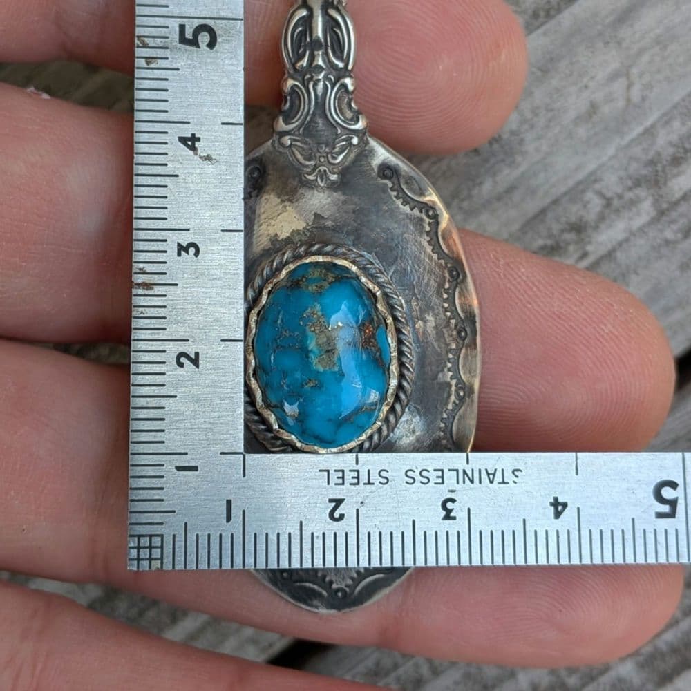 ハンドメイドのターコイズトップ　インディアンジュエリー風　キングマン