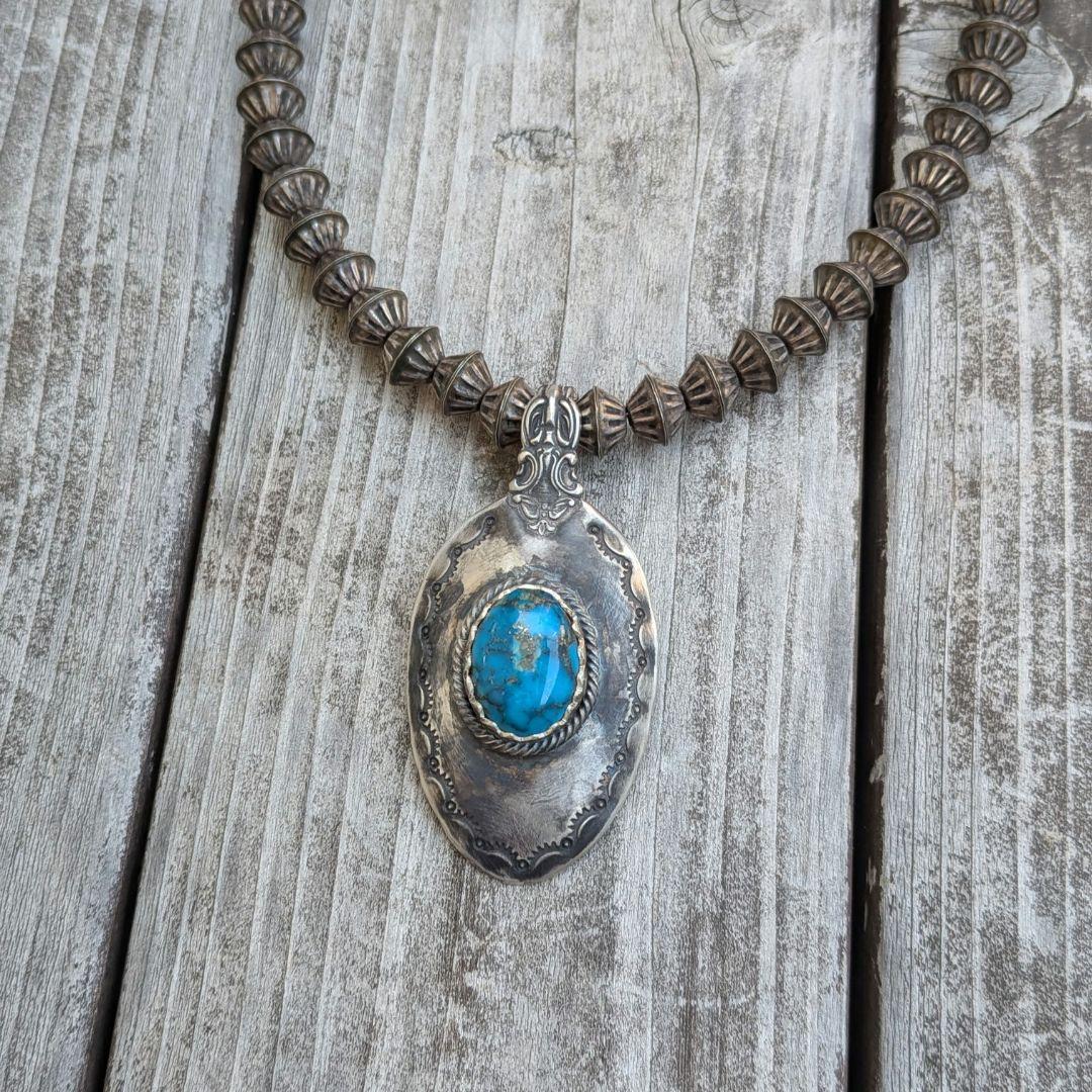 ハンドメイドのターコイズトップ　インディアンジュエリー風　キングマン