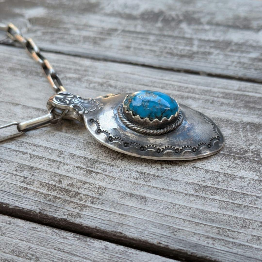 ハンドメイドのターコイズトップ　インディアンジュエリー風　キングマン