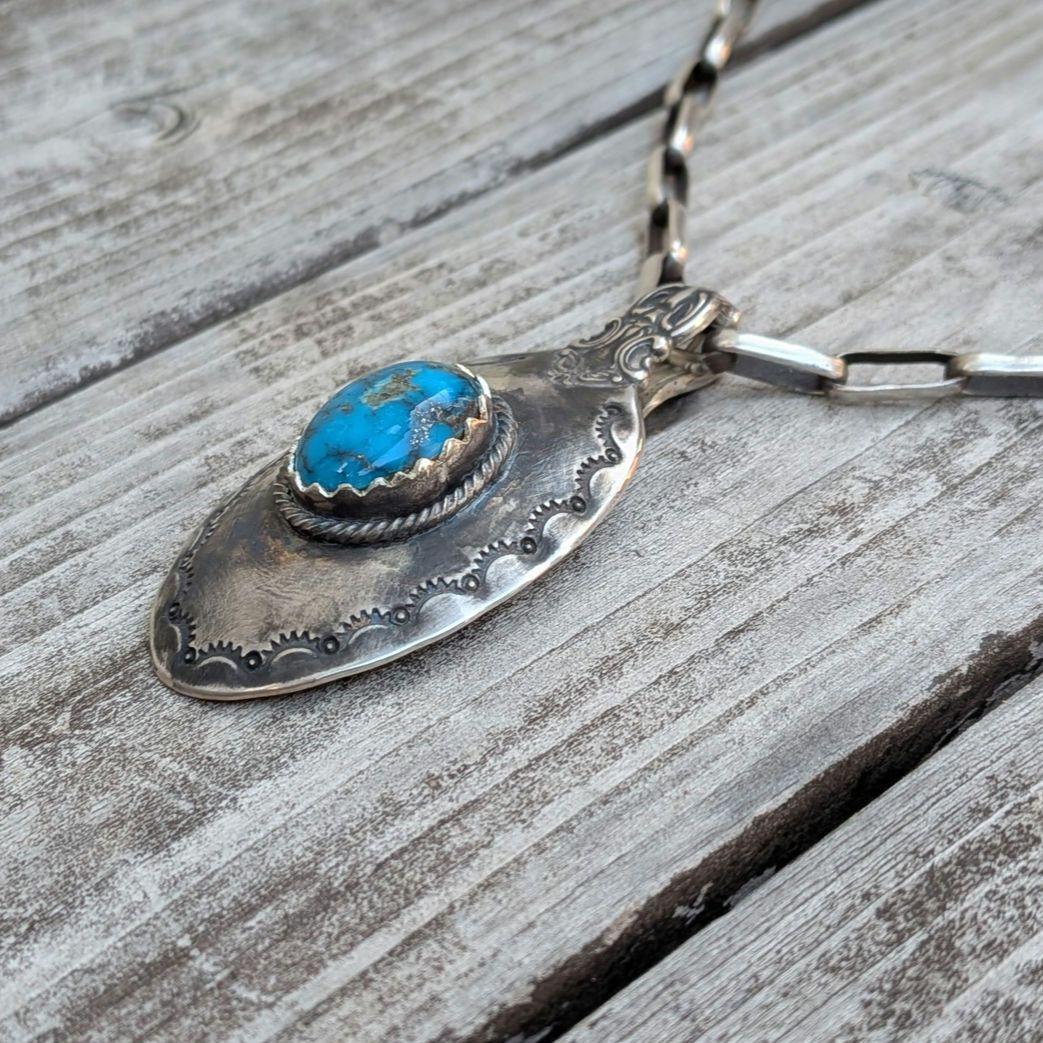 ハンドメイドのターコイズトップ　インディアンジュエリー風　キングマン